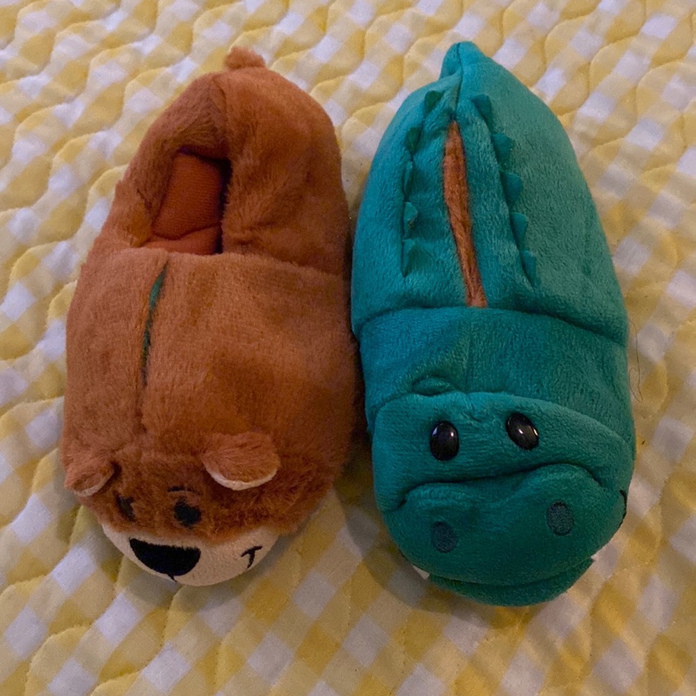 NEW W/O Tags Boys FLIPaZOO Slippers. Medium 12/13